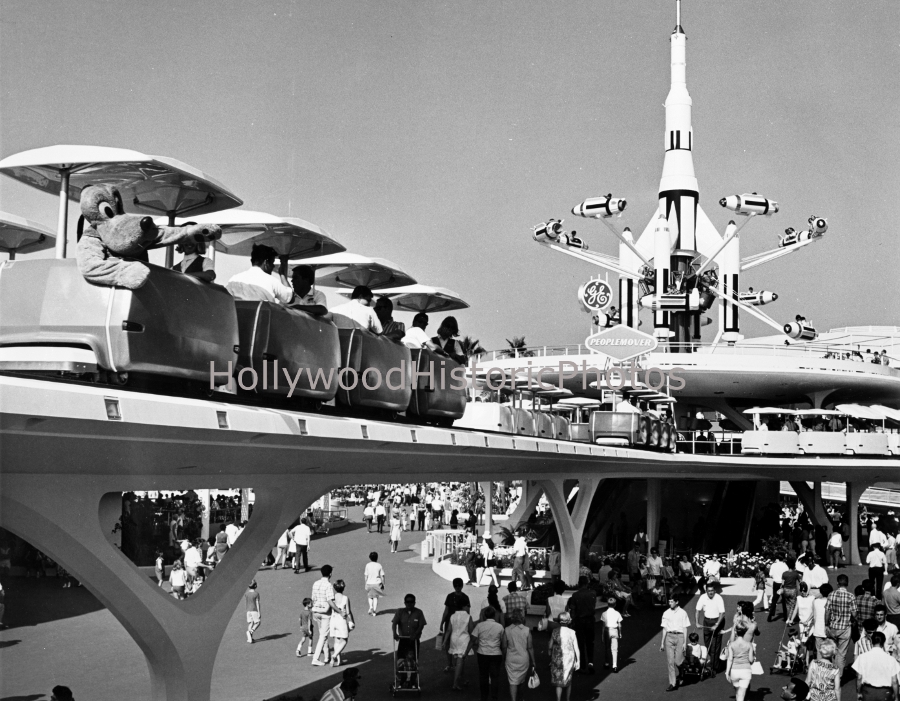 Disneyland Monorail 1960 WM.jpg
